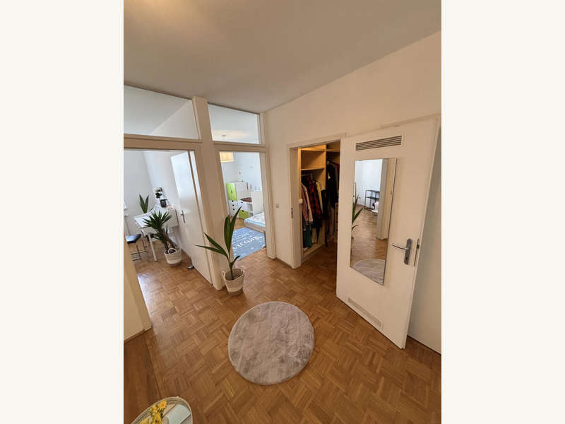 Maisonette Graz: Vorraum im 1.OG mit Zugang zum Schrankraum und 2 Zimmer Vorraum im 1.OG mit Zugang zum Schrankraum und 2 Zimmer