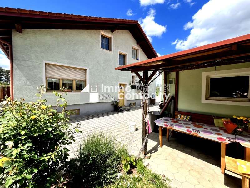 Pergola im Garten