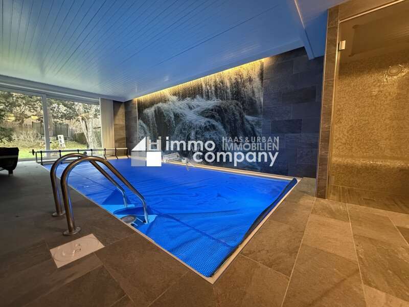 Indoor-Pool