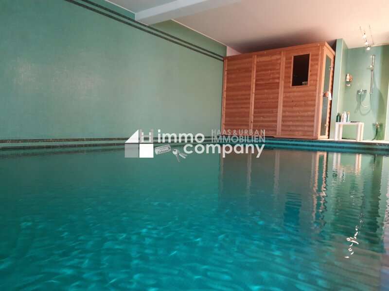 Indor Pool mit Sauna und Solarium