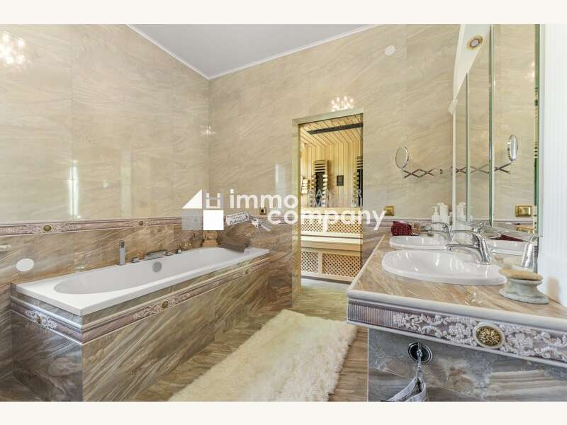 Bad mit Dusche u. Badewanne, Infrarotkabine, Sauna