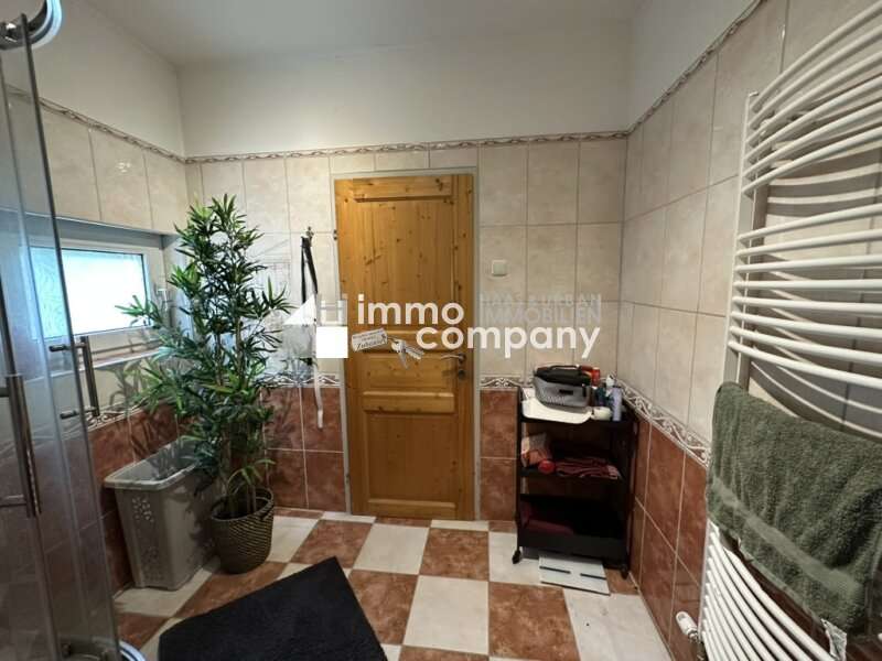 Haus Groß-Enzersdorf: Badezimmer Badezimmer