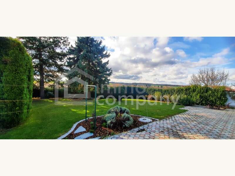 Gartenblick__KI_generiert