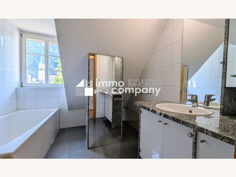 Dachgeschosswohnung Hohenems: Badezimmer Badezimmer