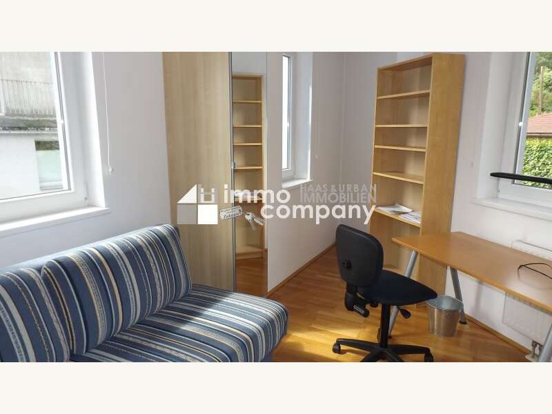 Mietwohnung Hötting: Kleineres Zimmer / Büro Kleineres Zimmer / Büro