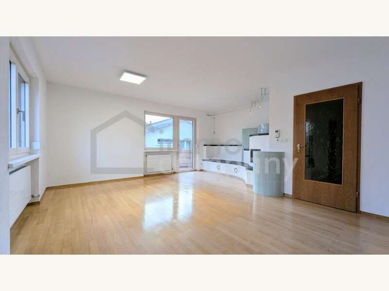 Dachgeschosswohnung Dornbirn: Wohnzimmer / Kamin Wohnzimmer / Kamin