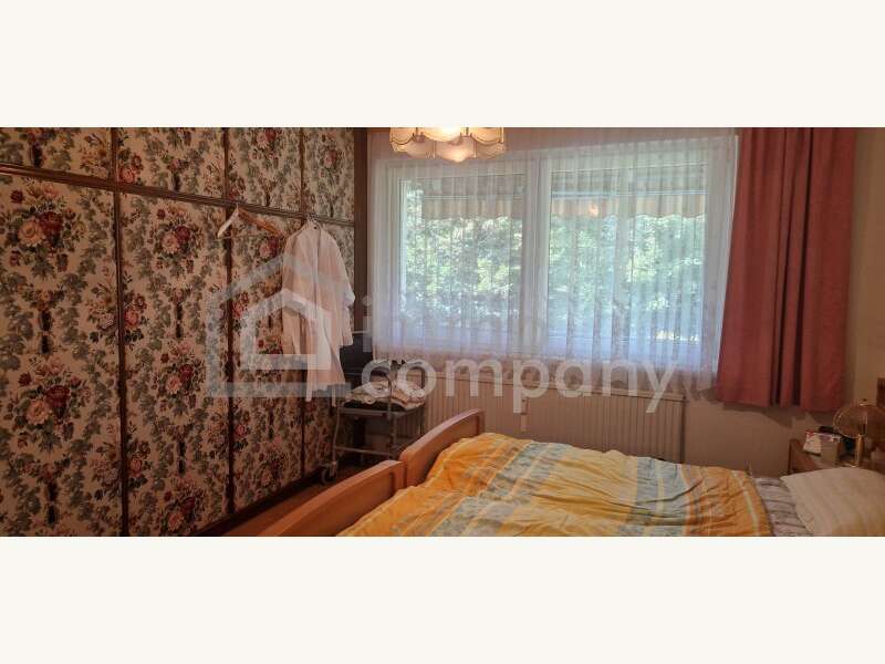 Schlafzimmer 1
