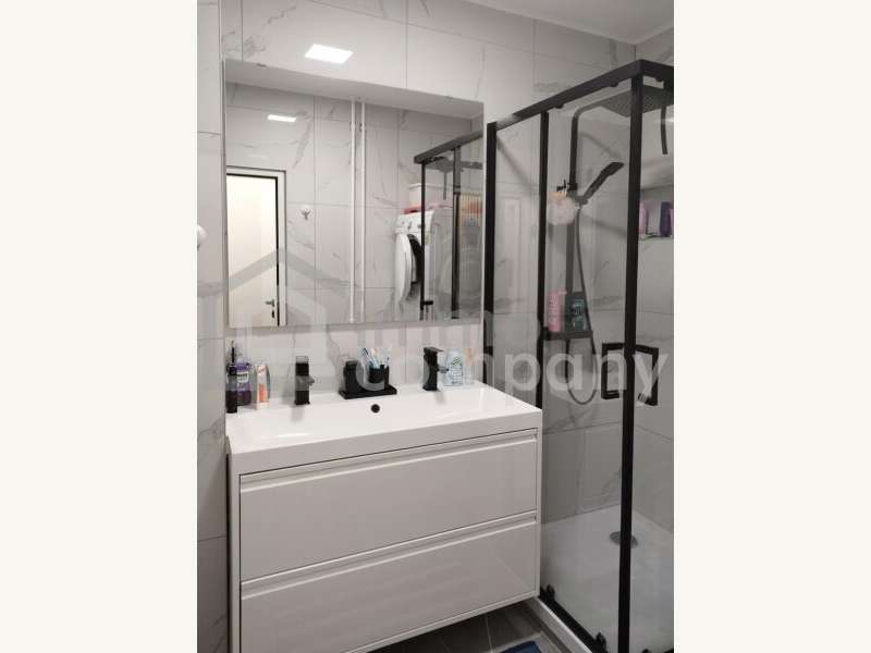 Eigentumswohnung Bruck an der Leitha: Badezimmer mit Dusche Badezimmer mit Dusche