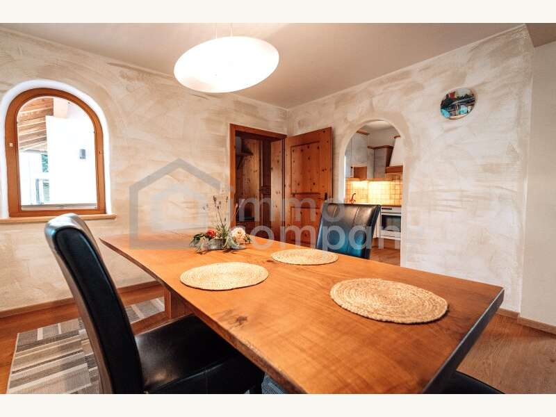 Essbereich mit angrenzender Küche