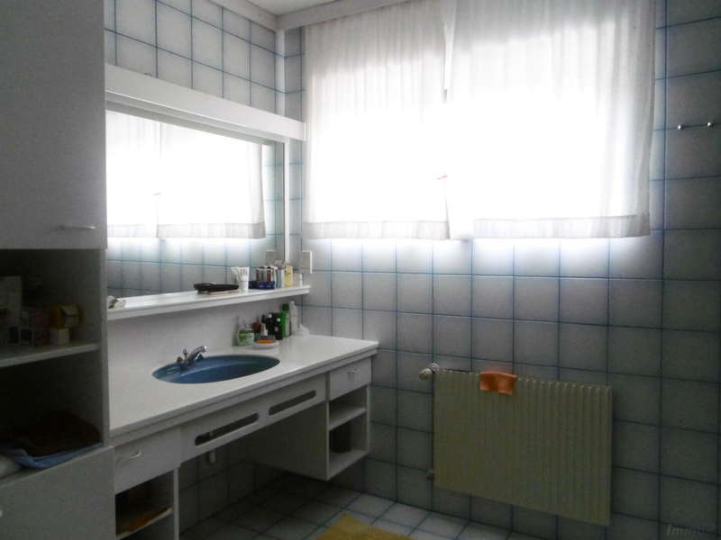 2. Badezimmer mit Dusche