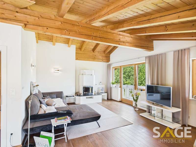 Haus Altenhof: Wohnraum mit Kaminofen und Sichtdachkonstruktion Wohnraum mit Kaminofen und Sichtdachkonstruktion