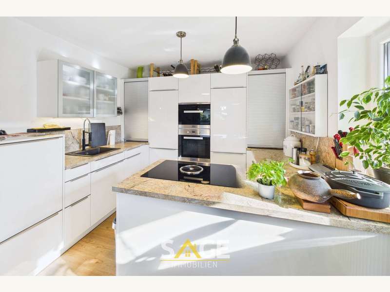 mit integrierter Küche