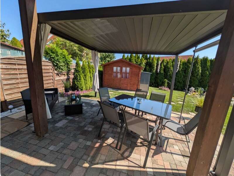 Terreasse mit Blick in den Garten