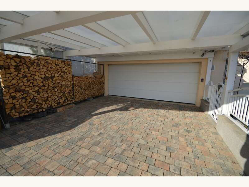 Garage mit Carport