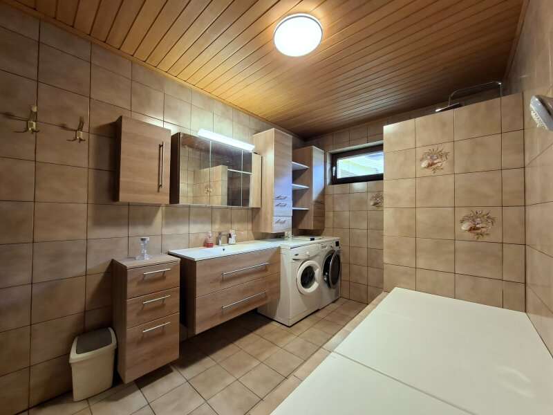 15713-Badezimmer EG