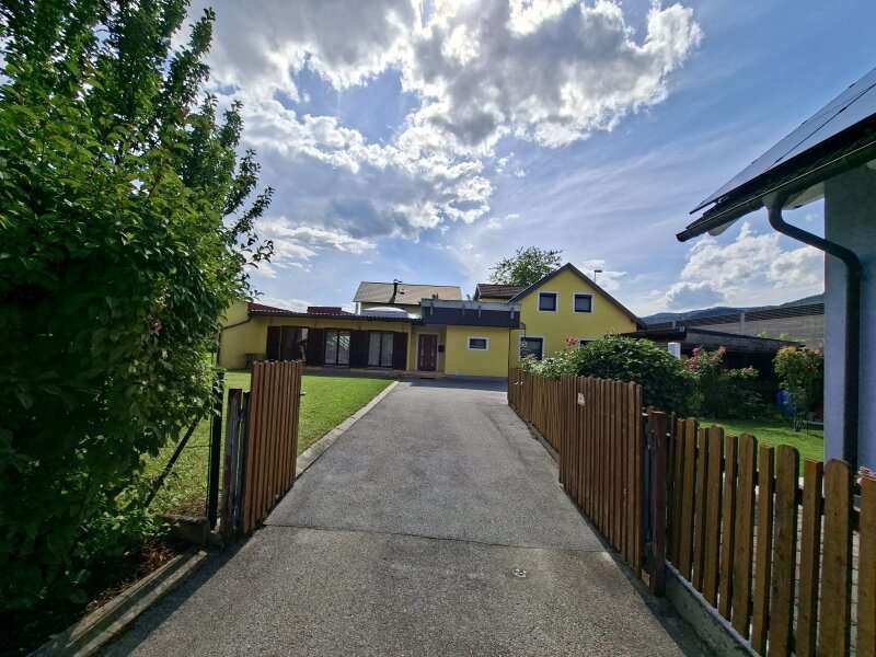 15713-Zufahrt-Vorgarten