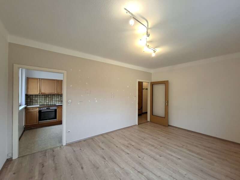 15839-Wohn.- Esszimmer, Küche