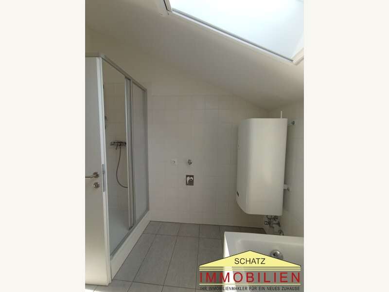 Dachgeschosswohnung Weissenbach an der Triesting: Badezimmer Badezimmer