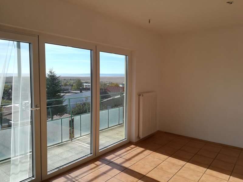 Mietwohnung Neusiedl am See: Wohnraum+Balkon Wohnraum+Balkon